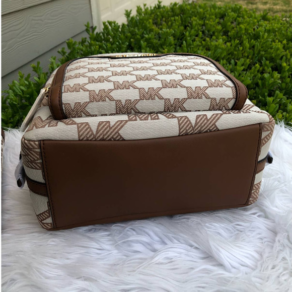 New 🎀 Michael Kors Medium Backpack & Double Zip  Wallet Set - Picture 16 of 16